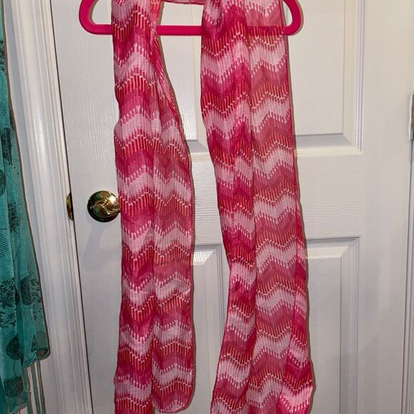 SCARVES AN ASSORTMENT OF NO NAMES - Picture 9 of 15